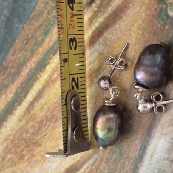 925 Steeling Silver and Black Peacoke Pearl Earrings - Picture 3 of 5